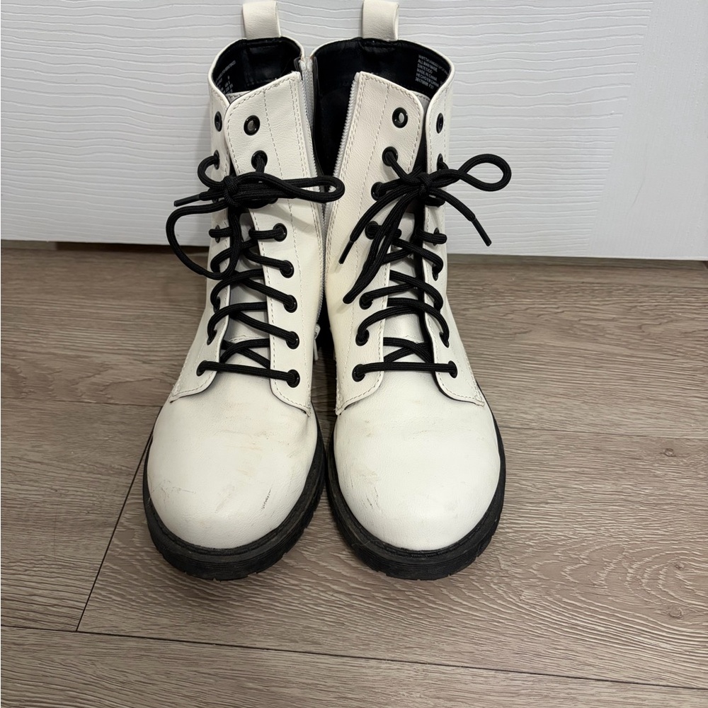 Time and Tru White Lace-Up Boots